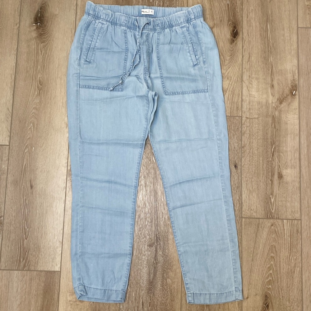 GAP faded indigo elastic tie waist jogger pants with pockets. Size Medium